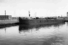 The tanker barge Courtdale H on the River Aire at Knottingley.