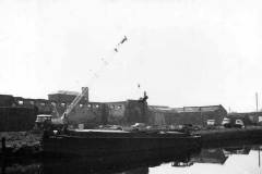 Barge Doris Hunt at Rawson\'s Wharf, Wakefield.