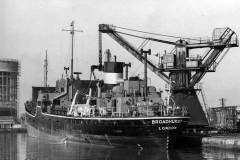 BROADHURST being loaded by the 50 ton crane.