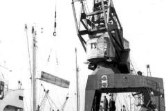 Discharging packaged timber.