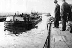 A bye-trader motor barge.