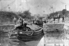 A Licensed Flyboat entering Thornhill Double Locks.