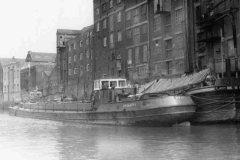 The barges Regality & Flakit.