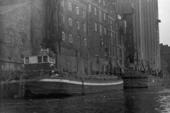 The unladen barges Cuber & Falkit.