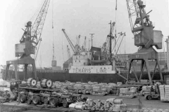 Loading a Temaris Line vessel.